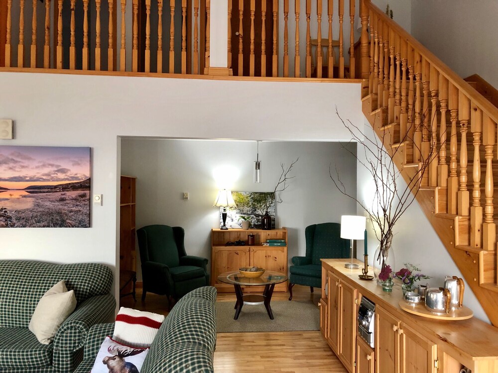 House on the lake. Large home with cathedral ceiling, in West Lake
