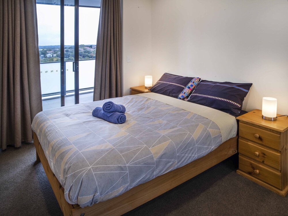 2 Bedrooms Apartment Next Hurstville Train Station and Airport