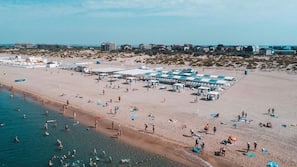 Playa privada cerca y arena blanca