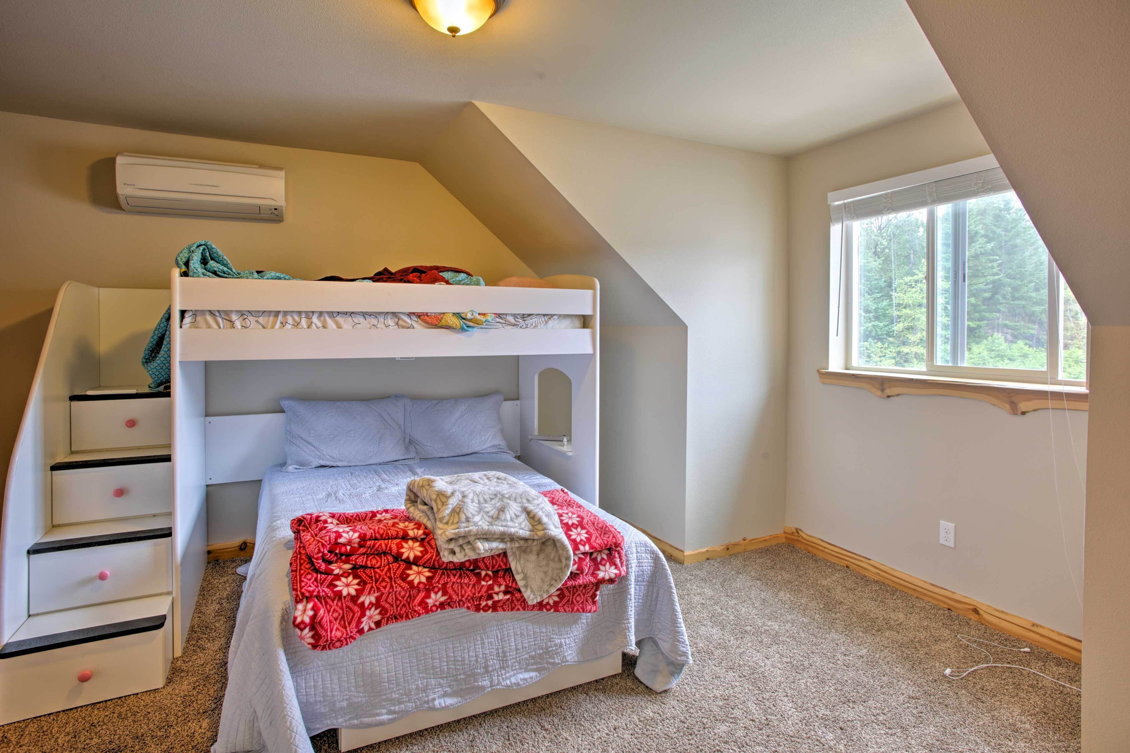 Villa w/ Firepit + Pond - 11 Miles to Mt Rainier! in Packwood, United States