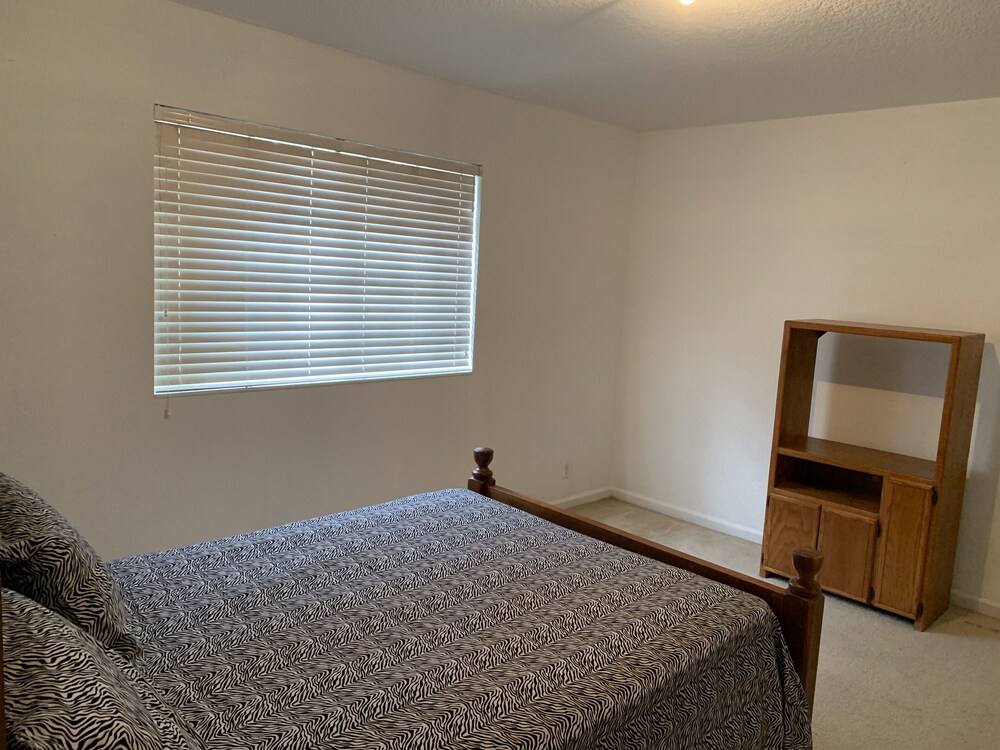 HOME IN GATED COMMUNITY CLOSE TO FORT LAUDERDALE BEACH