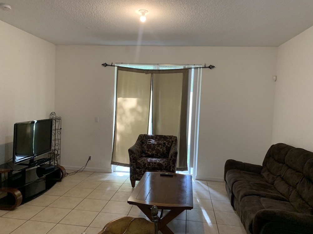 HOME IN GATED COMMUNITY CLOSE TO FORT LAUDERDALE BEACH