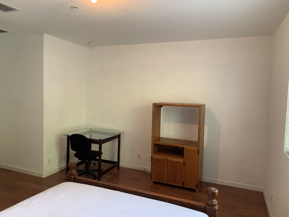 HOME IN GATED COMMUNITY CLOSE TO FORT LAUDERDALE BEACH