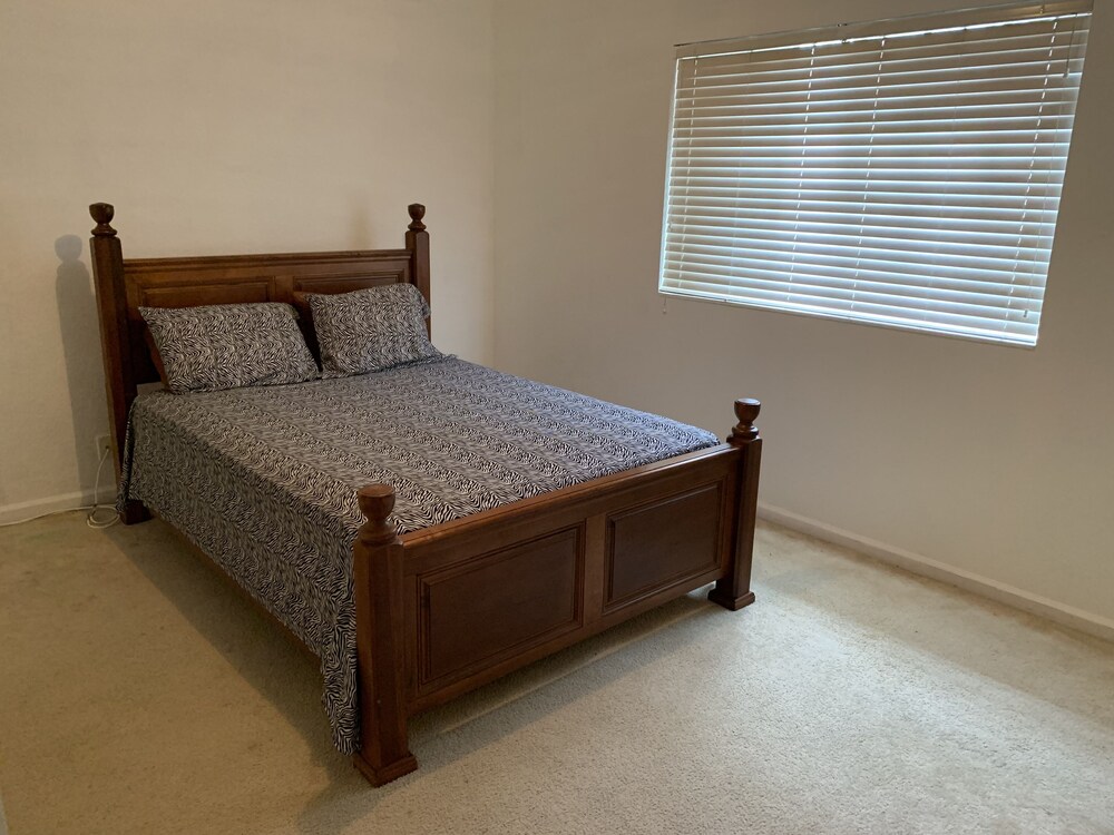 HOME IN GATED COMMUNITY CLOSE TO FORT LAUDERDALE BEACH