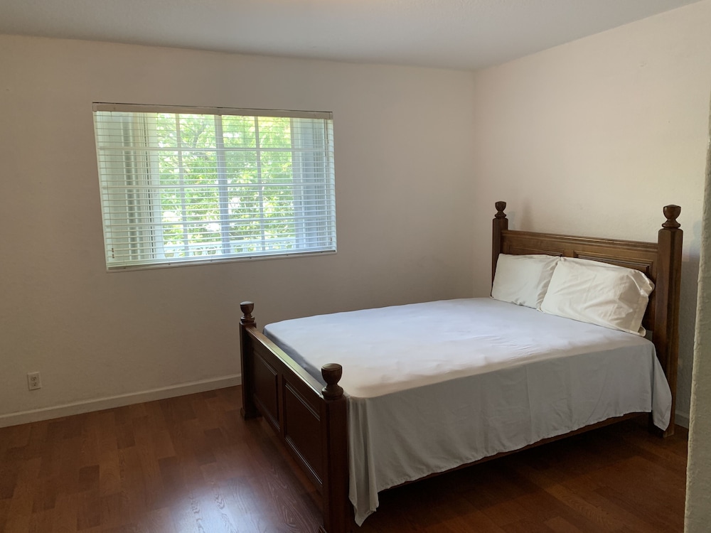 HOME IN GATED COMMUNITY CLOSE TO FORT LAUDERDALE BEACH