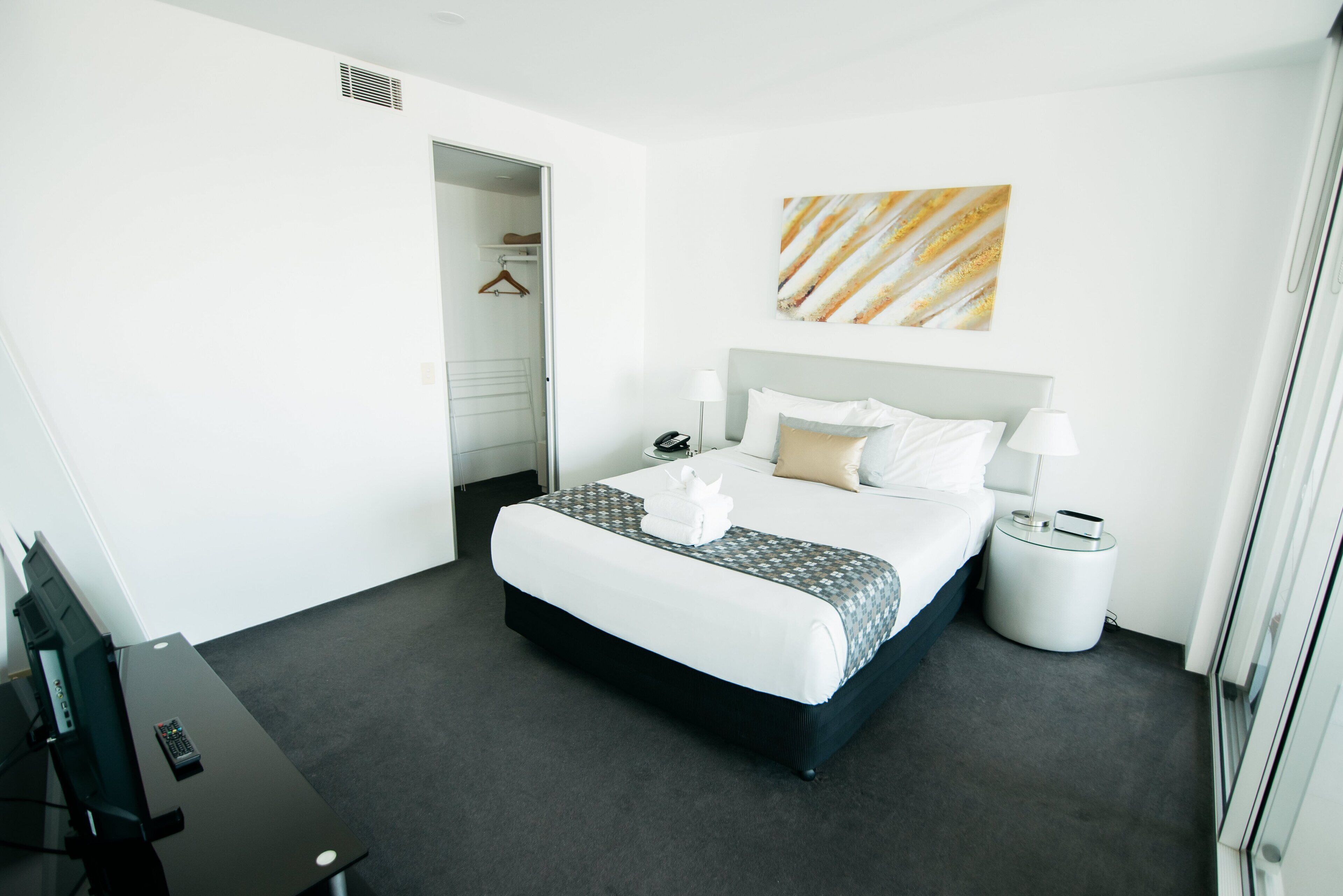 Great Cost Effective Apartment for Family Fun, Multiple Pools, Games Room, Cinema Room at Q1 Resort