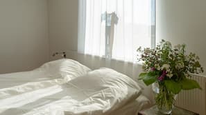 Free WiFi, linens