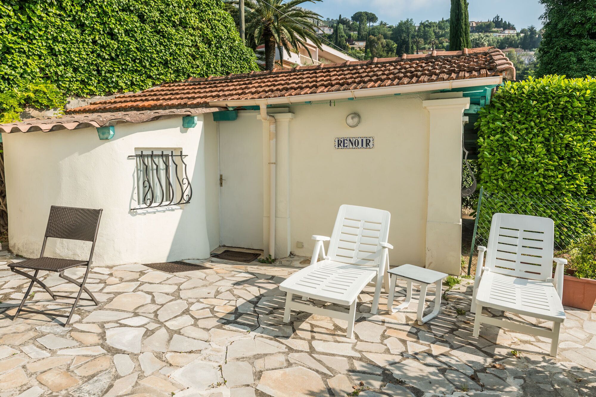 アプリ ニースの屋根の上のルノワール 口コミ 部屋写真 料金 お得情報 エクスペディア