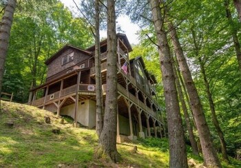 Enchanted Forest Retreat Luxury Log Cabin With Privacy Large Hot