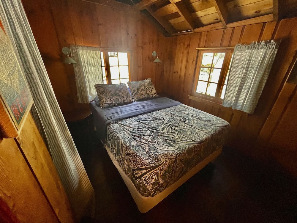 Harold's Camp The cutest waterfront right on Lake Winnipesaukee ⚓️