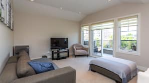 4 bedrooms, iron/ironing board, Internet, linens