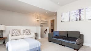 4 bedrooms, iron/ironing board, Internet, linens