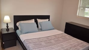 3 bedrooms, WiFi, linens