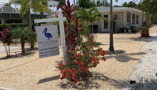 Roomy Beach Cottage 4 Bd 3 Ba 100 Ft To Beach Path Priv Pool Bbq Walk To Town 2020 Room Prices Deals Reviews Expedia