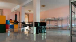 In-room safe, soundproofing, iron/ironing board, free WiFi