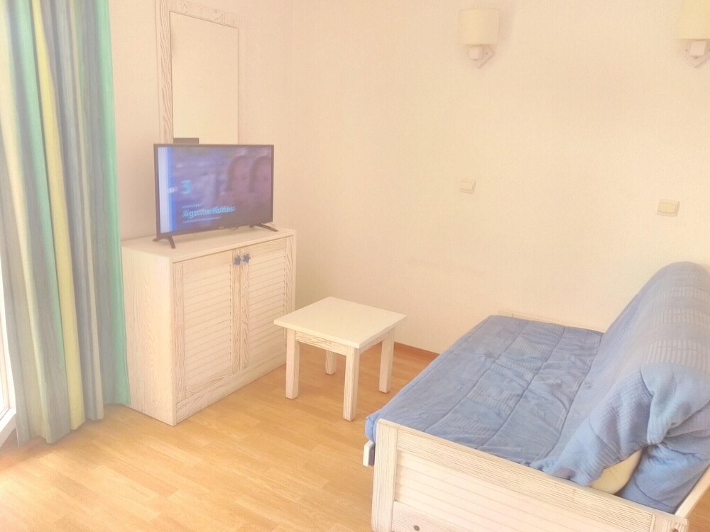 Apartment With 2 Bedrooms In Le Verdon Sur Mer With Pool