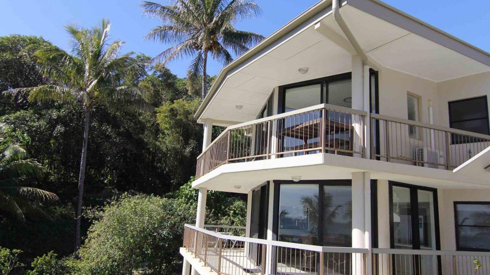 Mooloomba Five 4 Bed, 2 Bath, Beachfront, Location is Awesome!