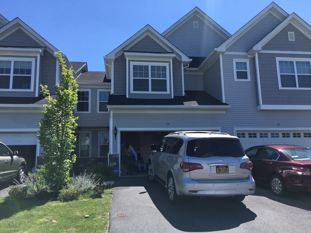 Elegant Town Home Middletown suburb close to city Orange County Vrbo