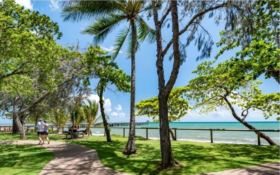 Azure Beach House Palm Cove