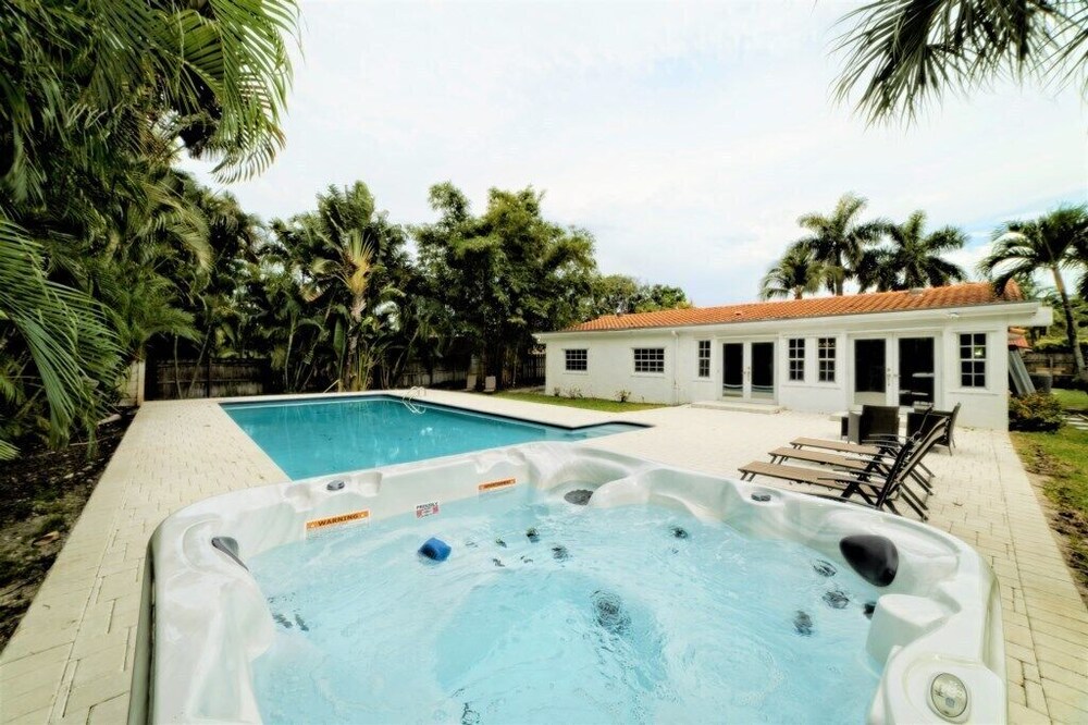 Casa Ria Luxury Home Sleeps 22 - 7BR 3BTH