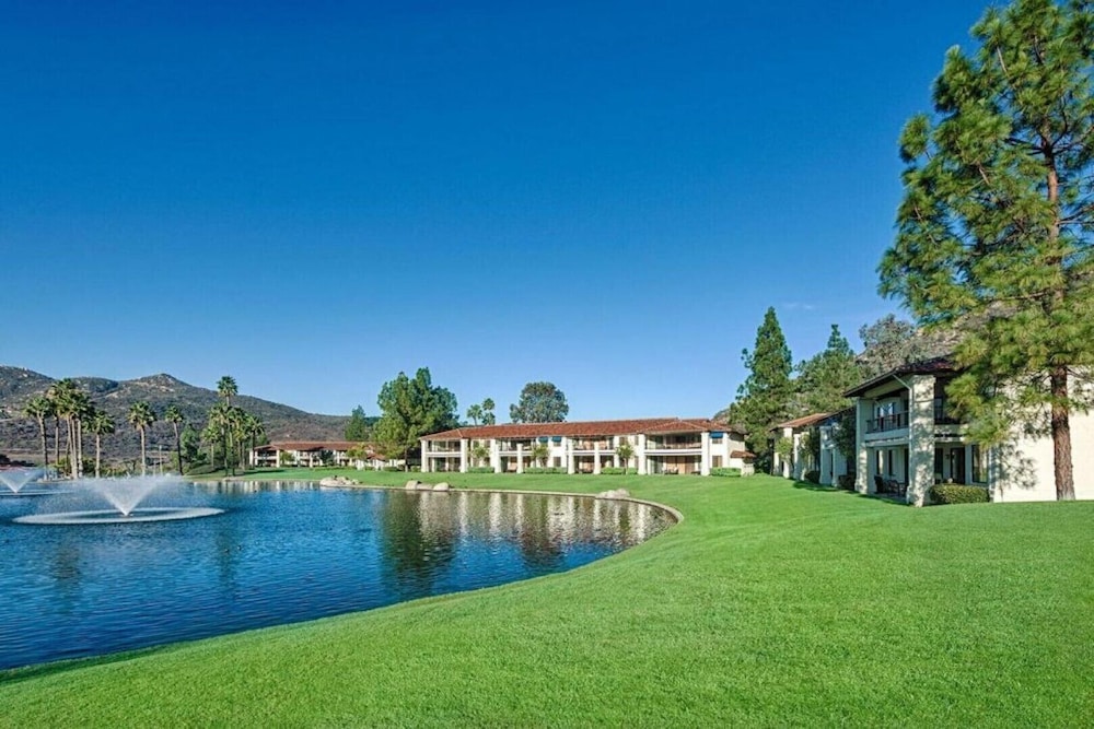 VILLAS ON THE GREEN WELK RESORT GOLFING LUXURY VACATION Escondido 