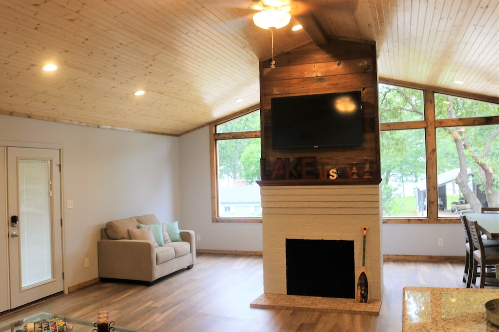 Cozy Cabin in the Crestwood Subdivision at Lake O The ...