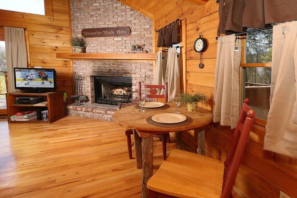 Ooh La La Cabin minutes to Pigeon Forge