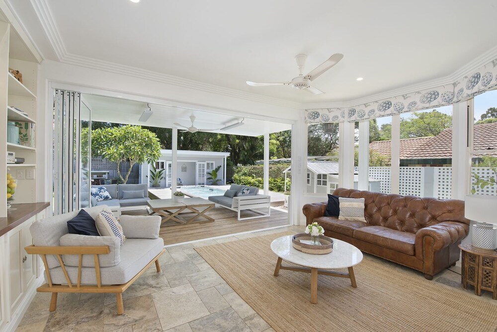 Hamptons Beach House in Curl Curl