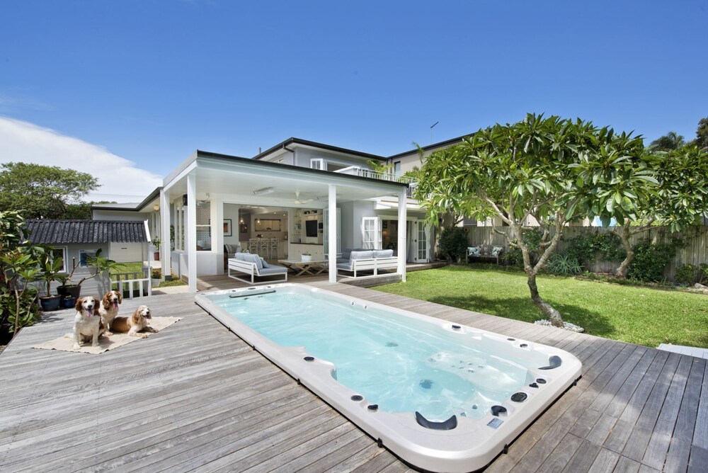Hamptons Beach House in Curl Curl