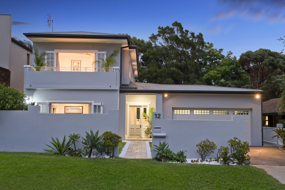 Hamptons Beach House in Curl Curl