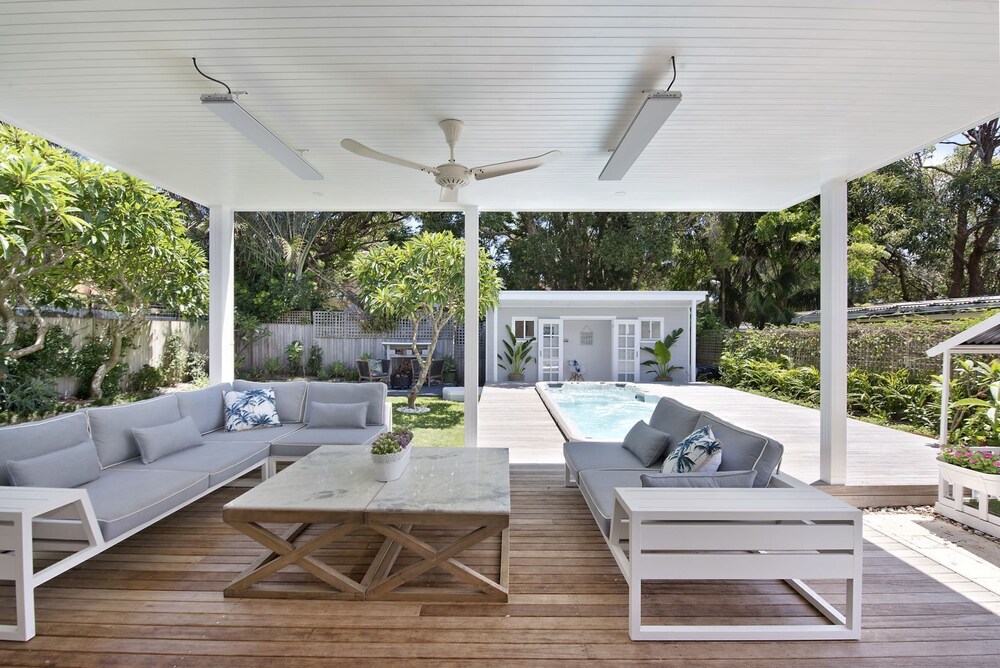 Hamptons Beach House in Curl Curl
