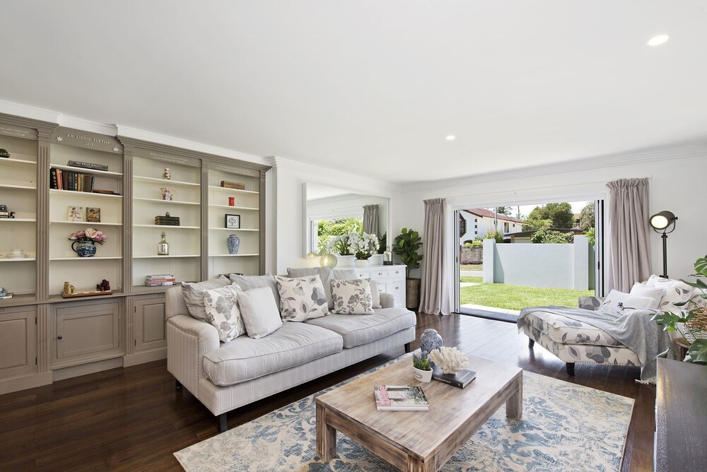 Hamptons Beach House in Curl Curl