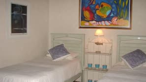 Iron/ironing board, free WiFi, linens