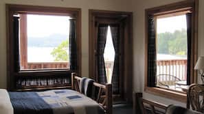 Premium bedding, down comforters, laptop workspace, free WiFi