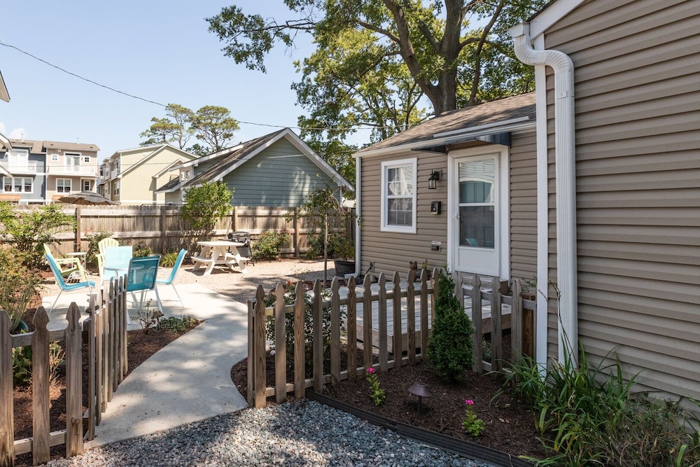 Remodeled Tiny Cottage Walking Distance to Virginia Beach Oceanfront in Norfolk Virginia Beach