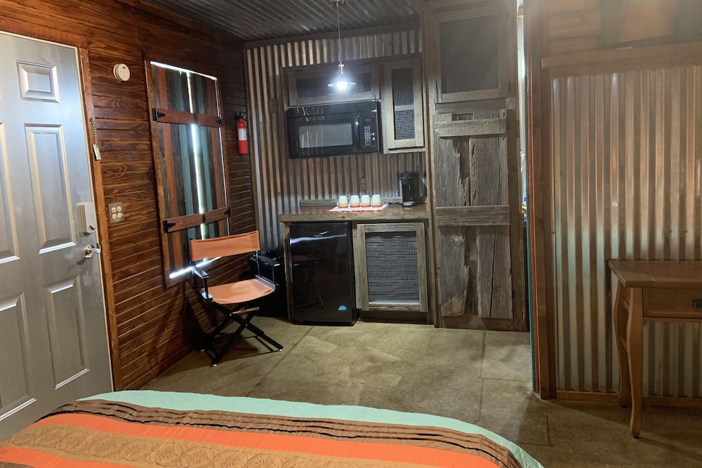 5 Cabins at The Lazy Buffalo, Wichita Mountains Cache Lawton Fort Sill