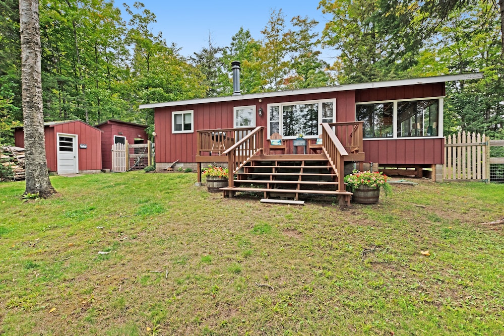 DogFriendly Lakefront Cottage w/ Dock, Kayaks, Canoe, and Snowshoes in