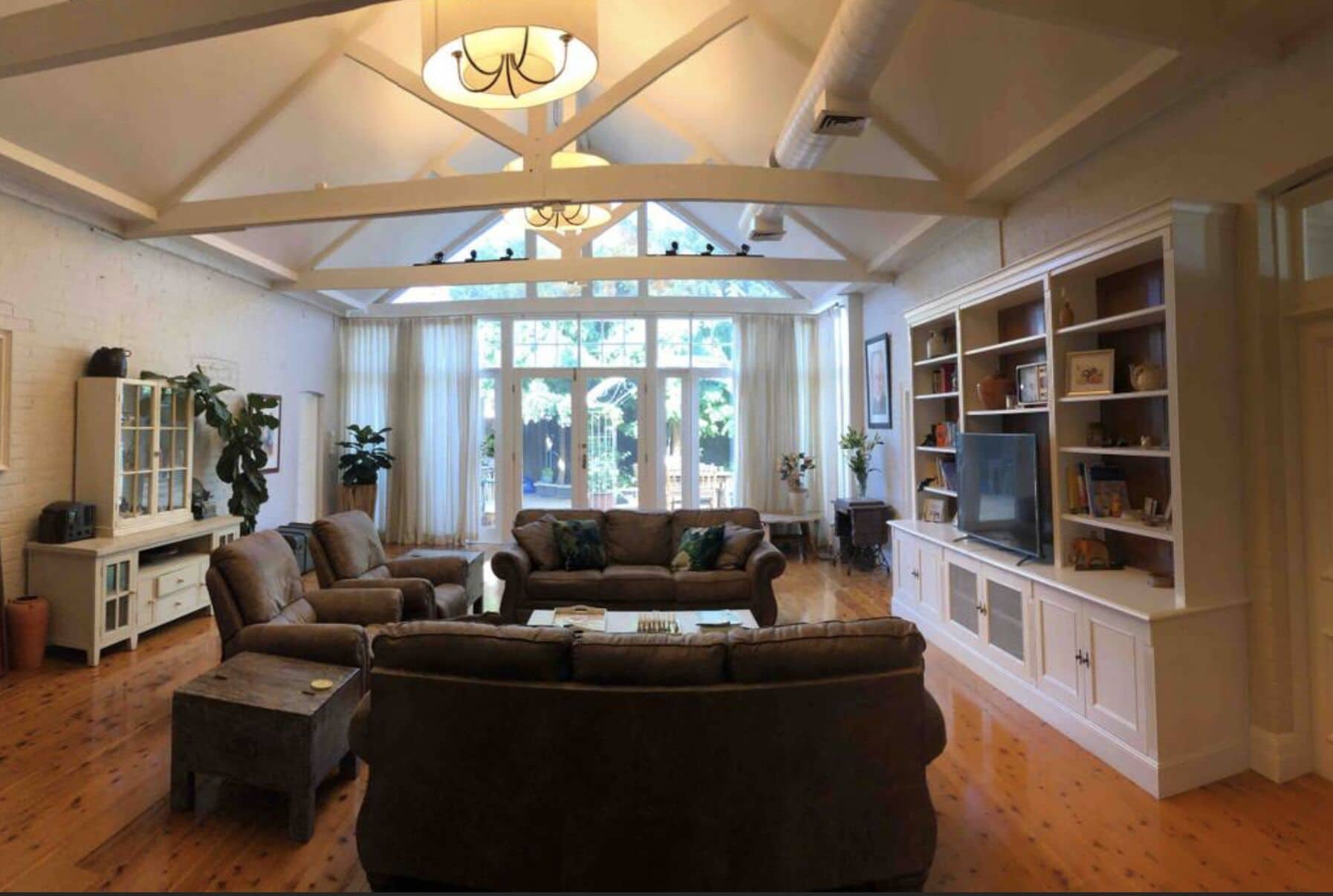 QUILTY HOUSE - 'Just a little bit special'