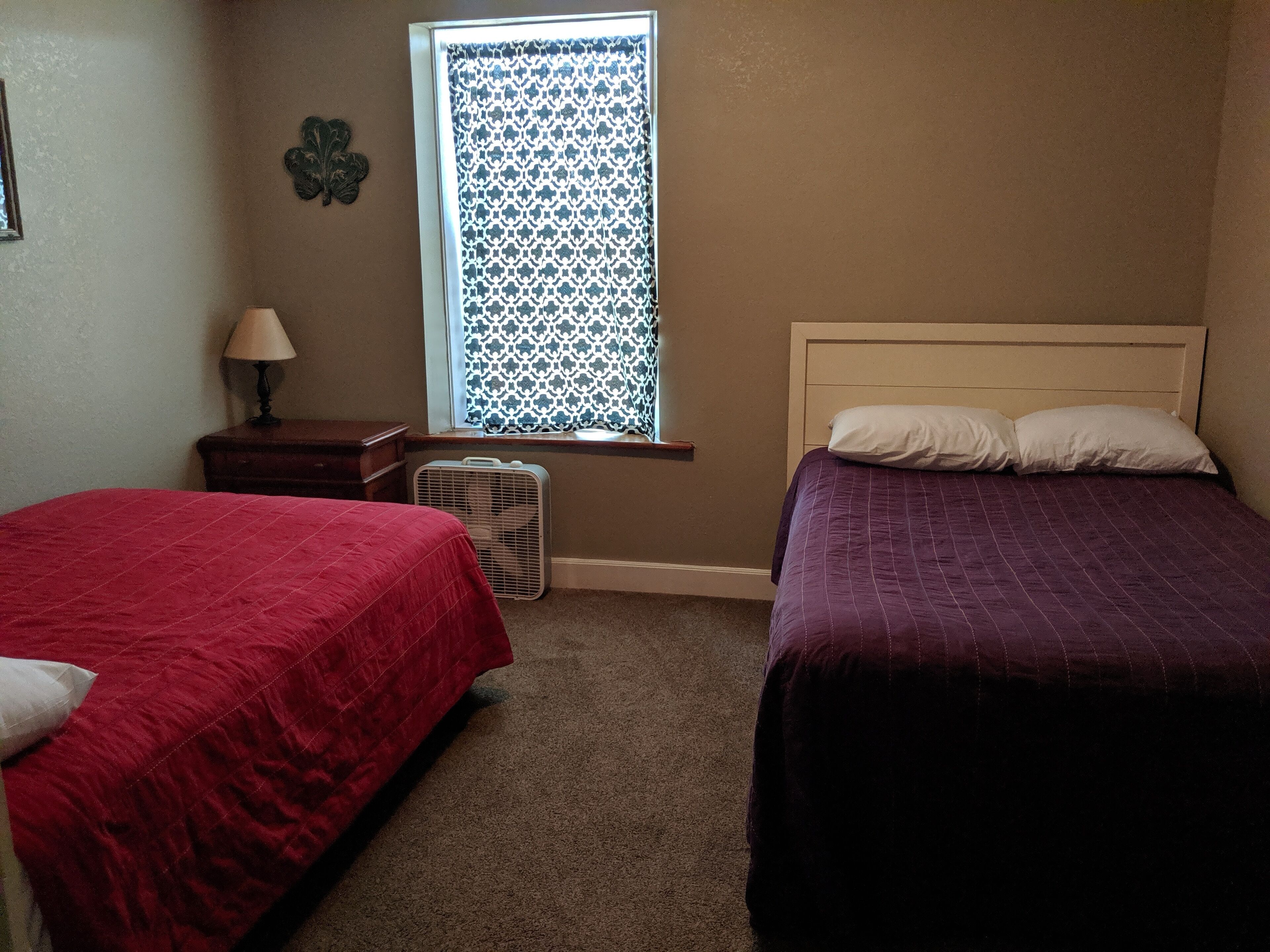 The Red Front Suite - Sleeps 15 in Nauvoo, United States