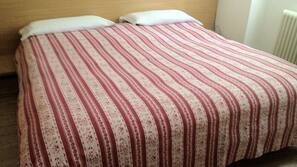 Kostenlose Babybetten, kostenloses WLAN, Bettwäsche, Barrierefreiheit