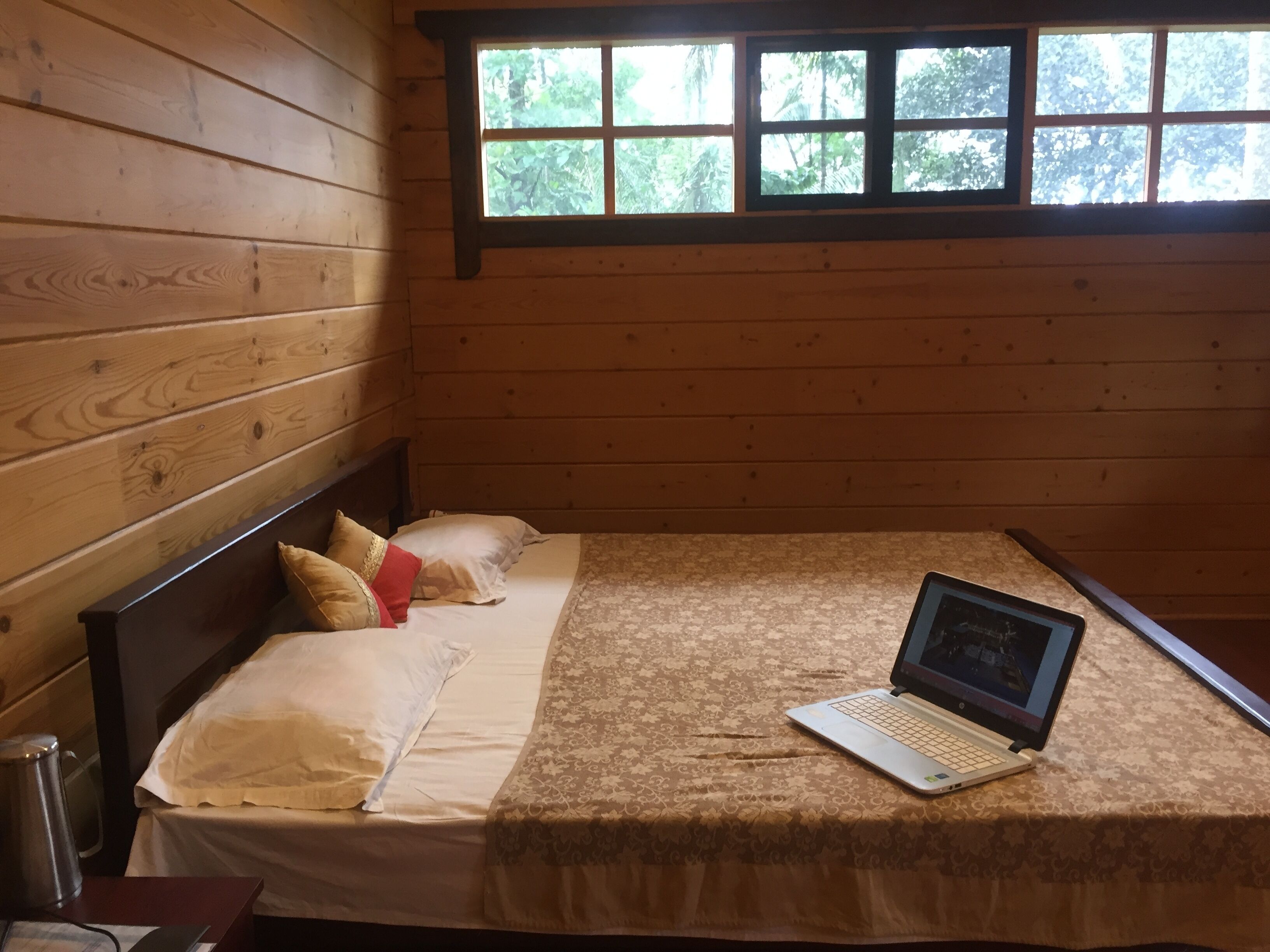 Romantic Wooden Villa on mountain top w--pool & Jacuzzi - Luxury Amidst Nature in Quilandi in Quilandi, India