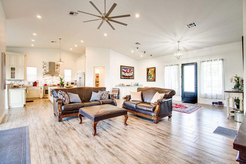 ARCADIA/BILTMORE - PRIVATE POOL- GREAT LOCATION- OPEN FLOOR PLAN - 