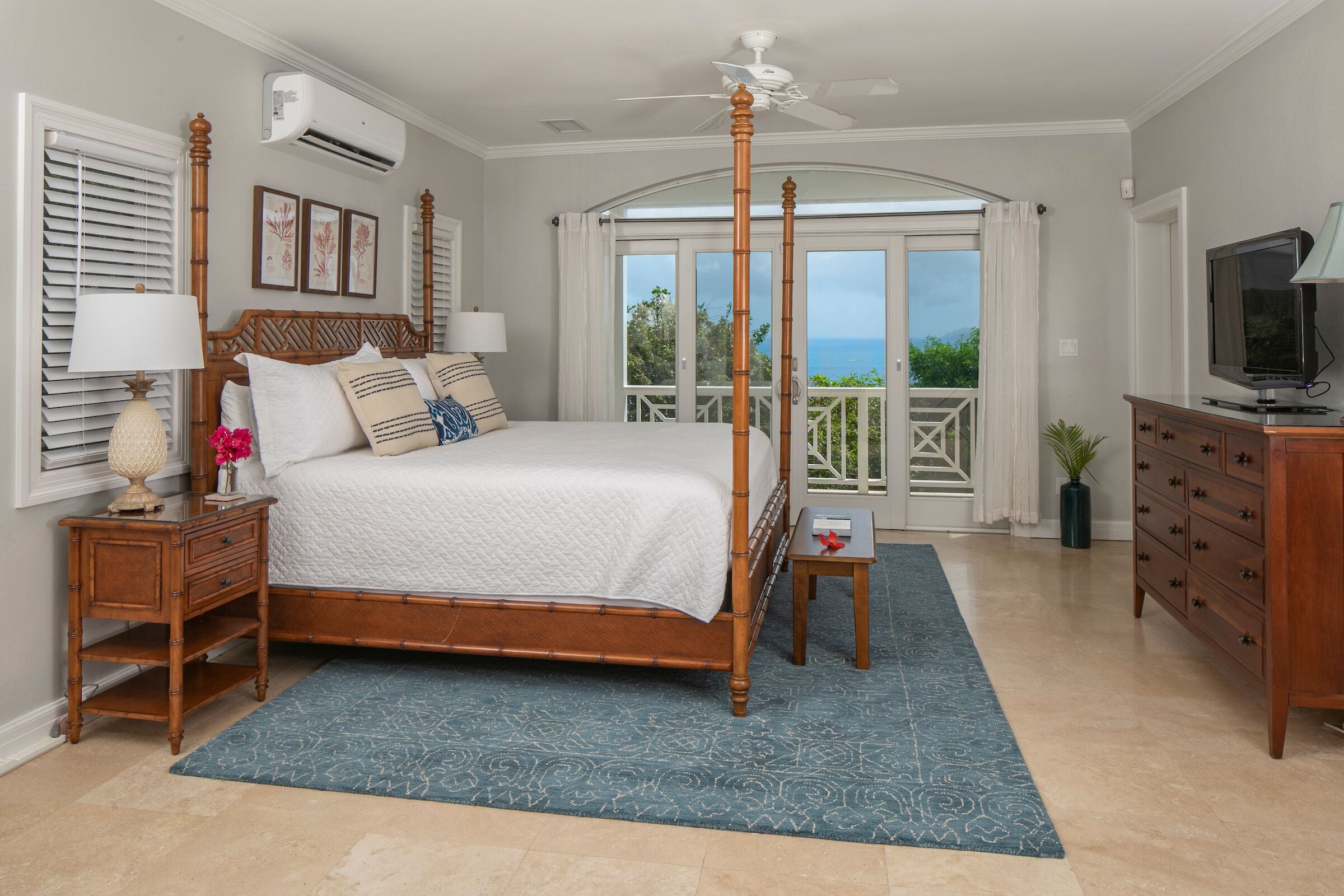 Latitude adjustment - stunning views, pool, perfectly appointed and luxurious !! in St Thomas, U.S. Virgin Islands