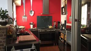 Réfrigérateur, micro-ondes, four, fourneau de cuisine