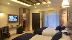 Premium bedding, pillowtop beds, minibar, in-room safe