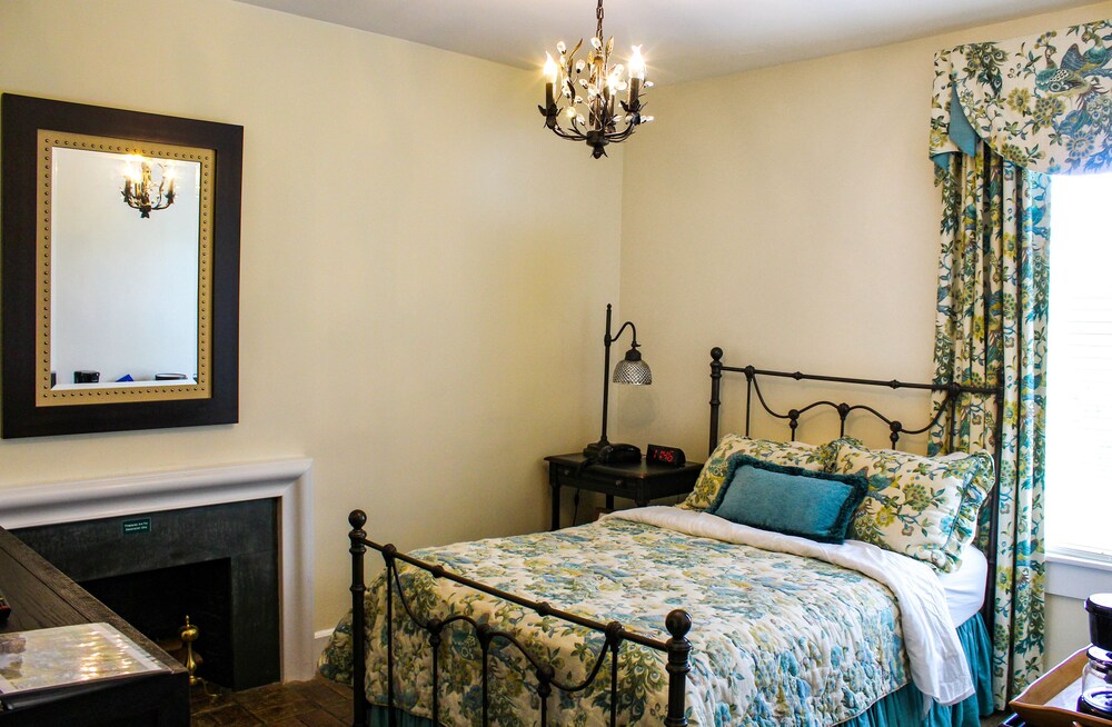 Providence Manor House Bed & Breakfast in Clemmons Best Rates & Deals
