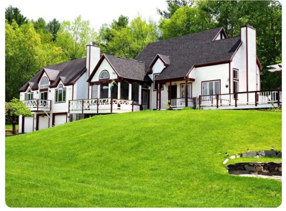 Stunning Views of the Equinox in Bennington, United States