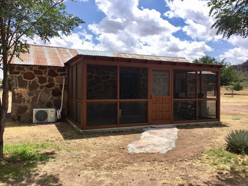 Hotels Near Lake Balmorhea In Balmorhea From 73 Ebookers Com