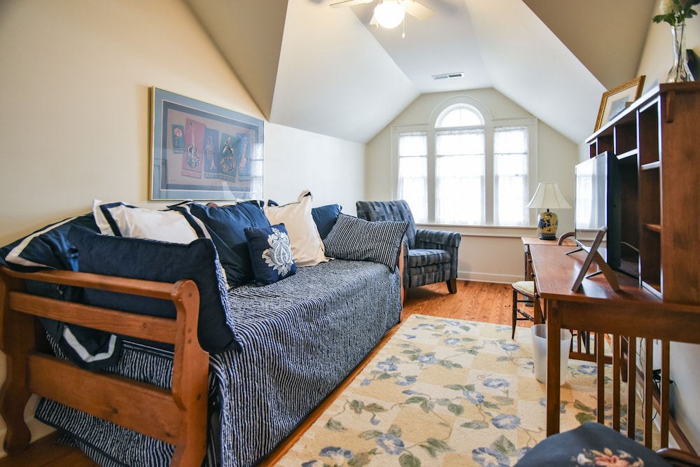 Love Lane Bed & Breakfast