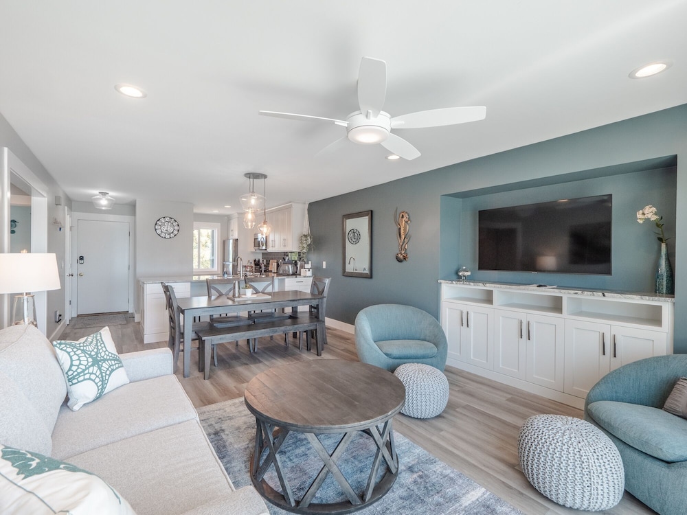 Ocean Dunes 2002: 2 BR / 2 BA condo in Kure Beach, Sleeps 7